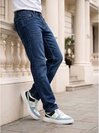 Men Straight Fit Indigo Dark Blue Dark Washed Casual Denim Jeans - Front View